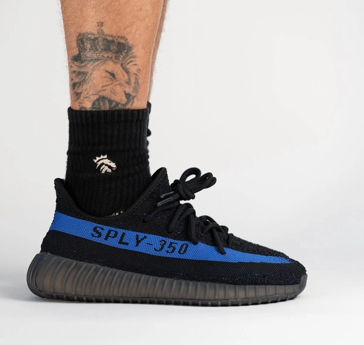Adidas Yeezy Boost 350 V2 Dazzling Blue Gy7164 On Feet 1 - www.newkick.org Adidas Yeezy Boost 350 V2 Dazzling Blue Gy7164 On Feet 1 - www.newkick.org