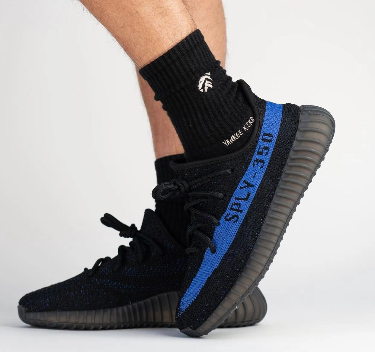 Adidas Yeezy Boost 350 V2 Dazzling Blue Gy7164 On Feet 3 - www.newkick.org Adidas Yeezy Boost 350 V2 Dazzling Blue Gy7164 On Feet 3 - www.newkick.org