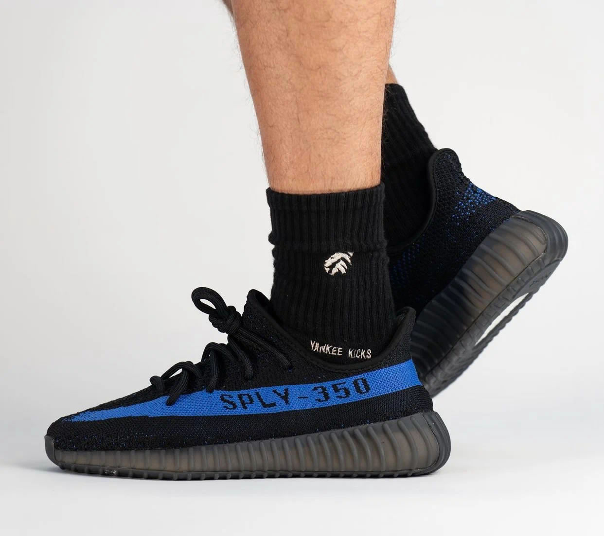 Adidas Yeezy Boost 350 V2 Dazzling Blue Gy7164 On Feet 4 - www.newkick.org Adidas Yeezy Boost 350 V2 Dazzling Blue Gy7164 On Feet 4 - www.newkick.org