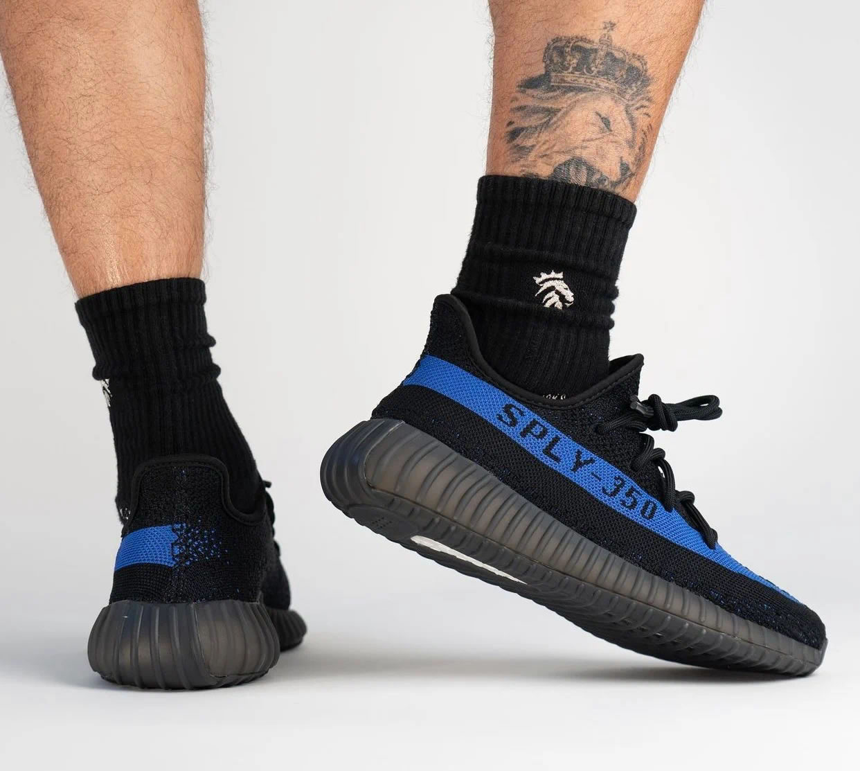 Adidas Yeezy Boost 350 V2 Dazzling Blue Gy7164 On Feet 6 - www.newkick.org Adidas Yeezy Boost 350 V2 Dazzling Blue Gy7164 On Feet 6 - www.newkick.org