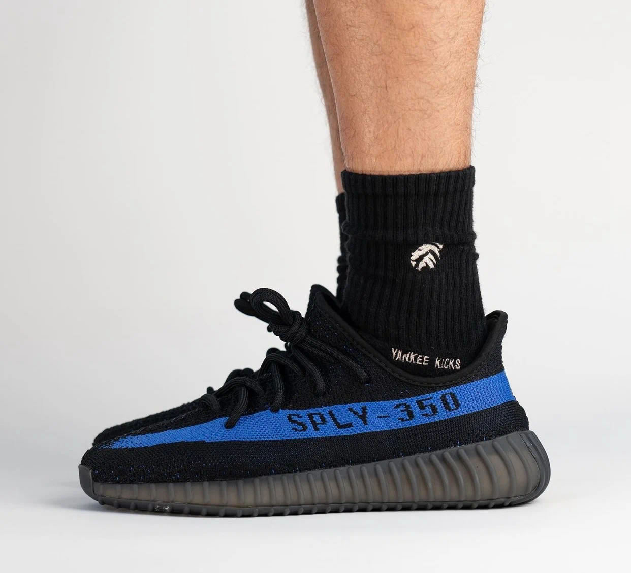 Adidas Yeezy Boost 350 V2 Dazzling Blue Gy7164 On Feet - www.newkick.org Adidas Yeezy Boost 350 V2 Dazzling Blue Gy7164 On Feet - www.newkick.org