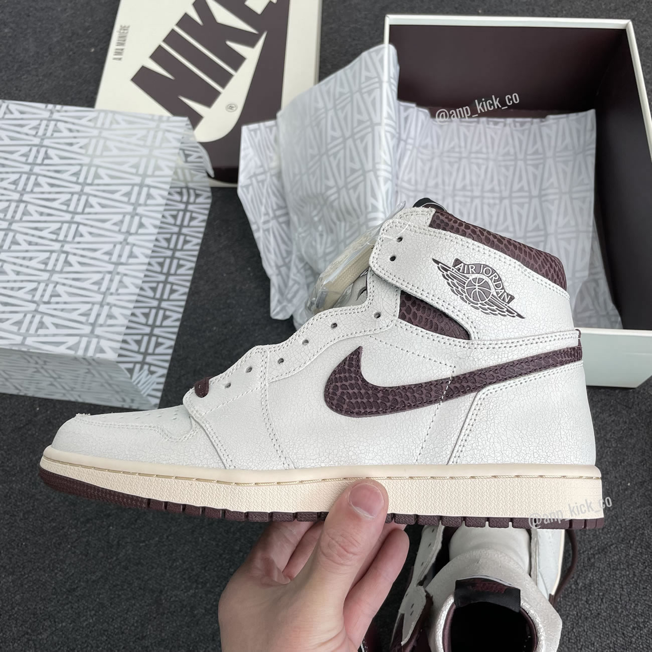 A Ma Maniere Air Jordan 1 High Og Sail And Burgundy Anpkick Do7097 100 (2) - www.newkick.vip A Ma Maniere Air Jordan 1 High Og Sail And Burgundy Anpkick Do7097 100 (2) - www.newkick.vip