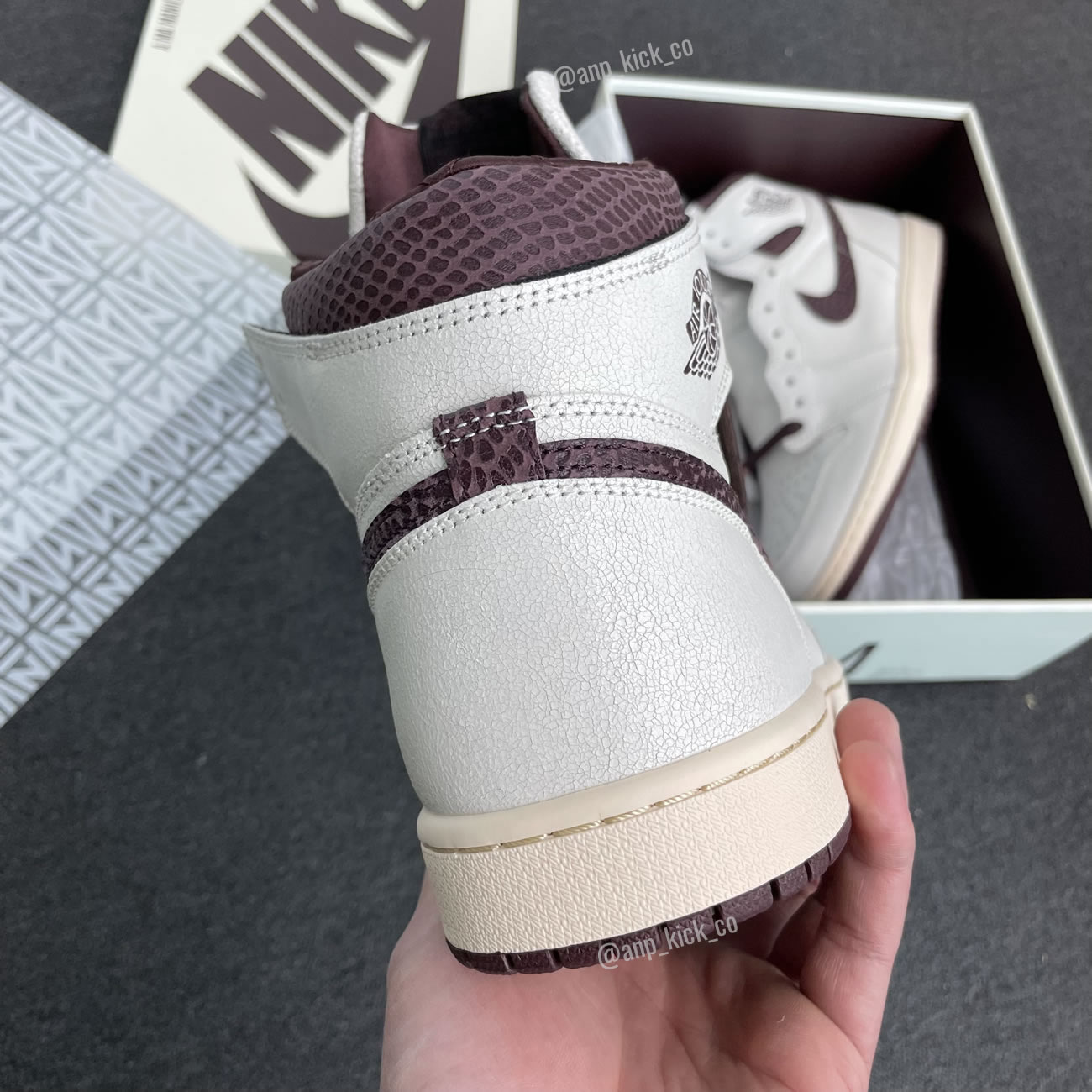 A Ma Maniere Air Jordan 1 High Og Sail And Burgundy Anpkick Do7097 100 (7) - www.newkick.vip A Ma Maniere Air Jordan 1 High Og Sail And Burgundy Anpkick Do7097 100 (7) - www.newkick.vip