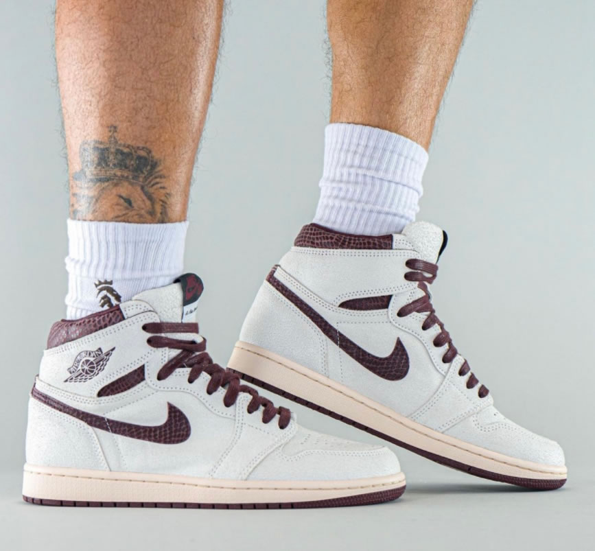 A Ma Maniere Air Jordan 1 High Og Sail And Burgundy Do7097 100 On Feet (3) - www.newkick.vip A Ma Maniere Air Jordan 1 High Og Sail And Burgundy Do7097 100 On Feet (3) - www.newkick.vip