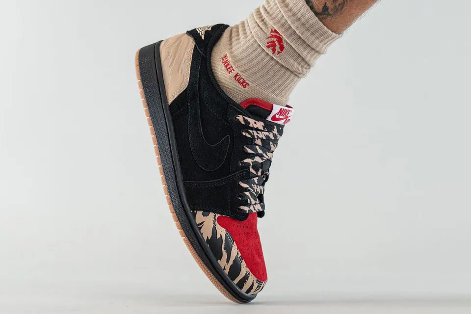 Solefly Air Jordan 1 Low Carnivore Dn3400 001 On Feet (6) - www.newkick.org Solefly Air Jordan 1 Low Carnivore Dn3400 001 On Feet (6) - www.newkick.org