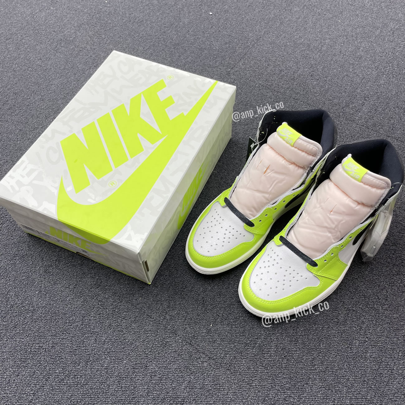Air Jordan 1 Retro High Og Anpkick Volt Black Sail 555088 702 (10) - www.newkick.org Air Jordan 1 Retro High Og Anpkick Volt Black Sail 555088 702 (10) - www.newkick.org