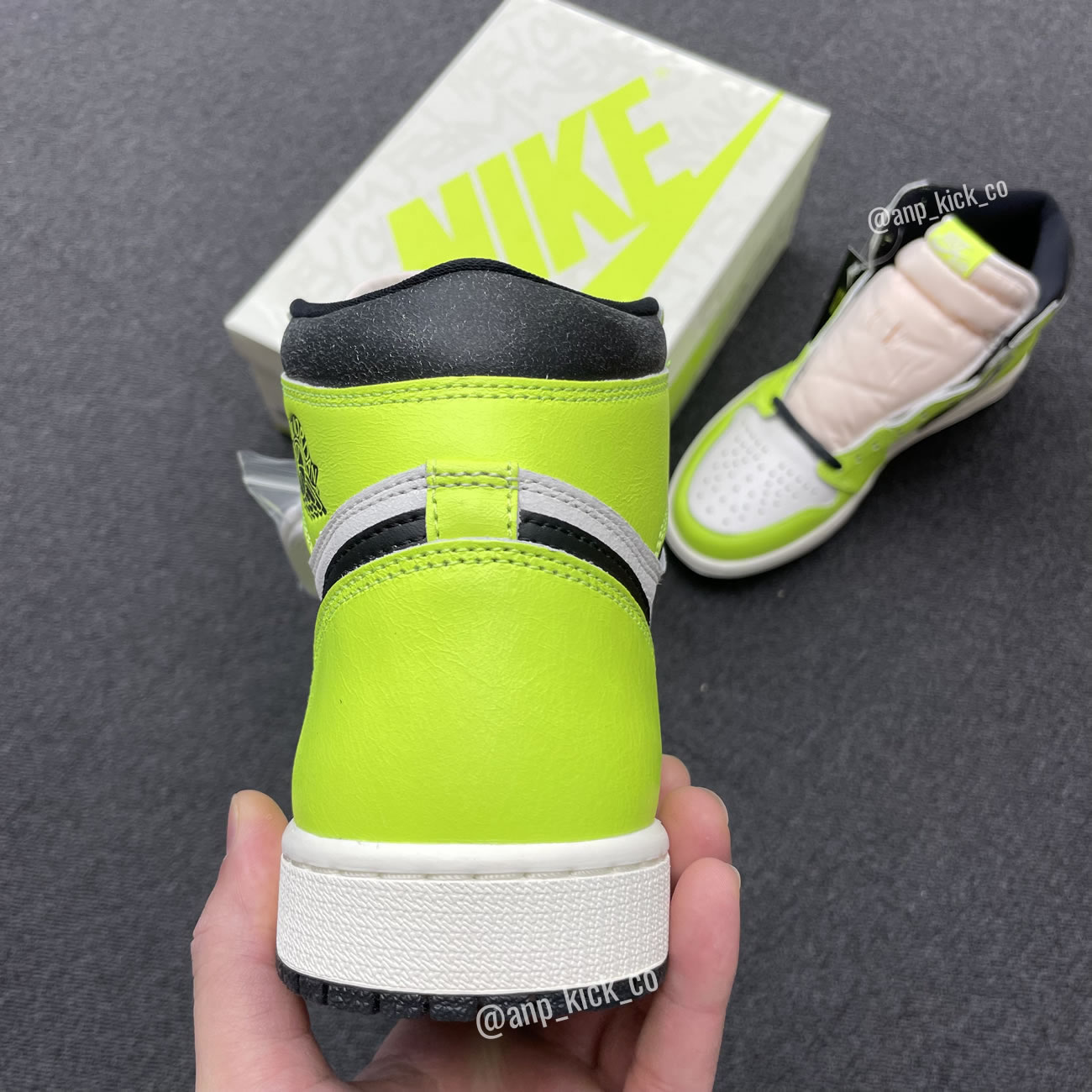 Air Jordan 1 Retro High Og Anpkick Volt Black Sail 555088 702 (3) - www.newkick.org Air Jordan 1 Retro High Og Anpkick Volt Black Sail 555088 702 (3) - www.newkick.org