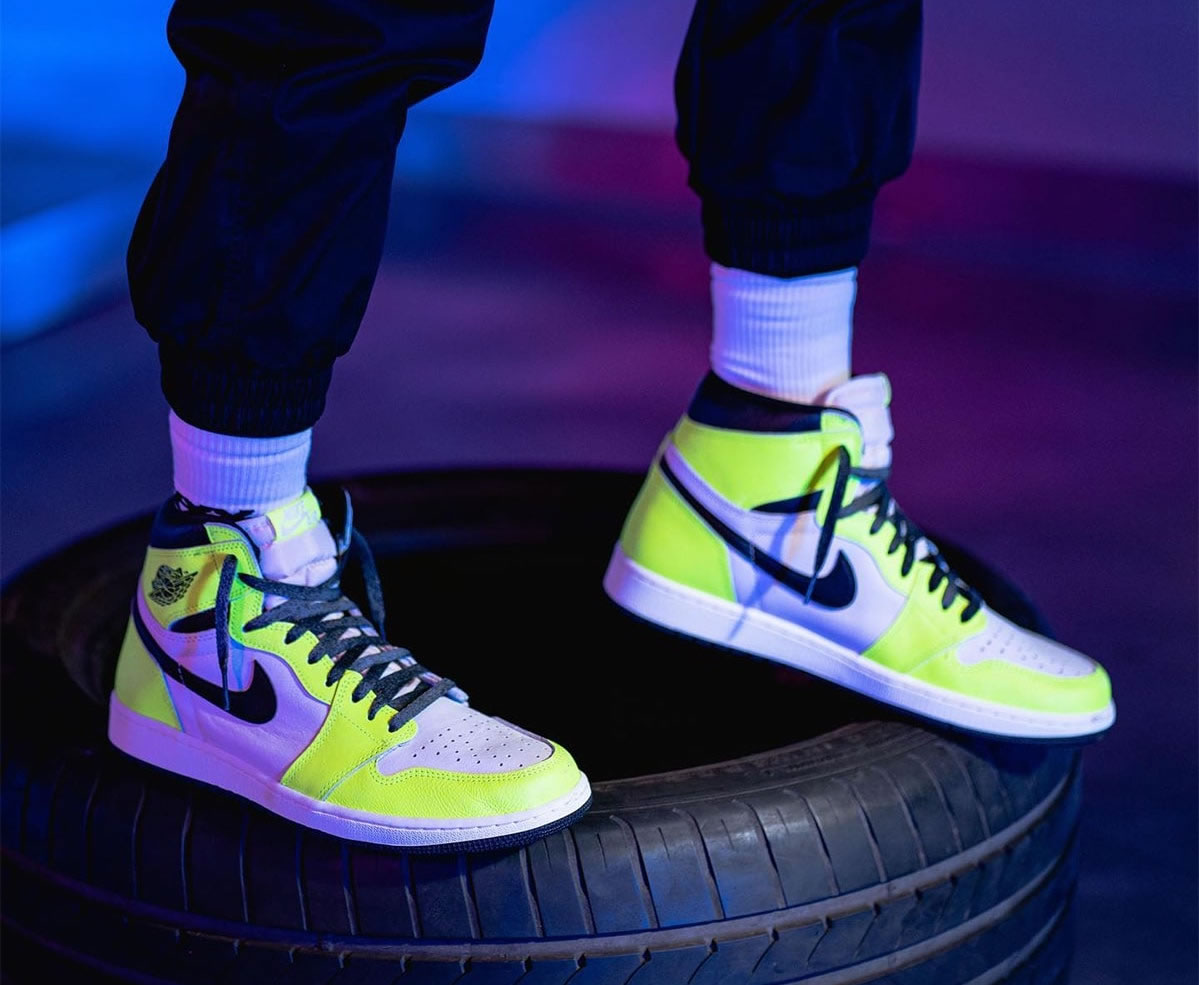 Air Jordan 1 Retro High Og Volt Black Sail On Feet 555088 702 (4) - www.newkick.org Air Jordan 1 Retro High Og Volt Black Sail On Feet 555088 702 (4) - www.newkick.org