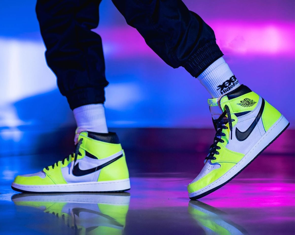 Air Jordan 1 Retro High Og Volt Black Sail On Feet 555088 702 (5) - www.newkick.org Air Jordan 1 Retro High Og Volt Black Sail On Feet 555088 702 (5) - www.newkick.org