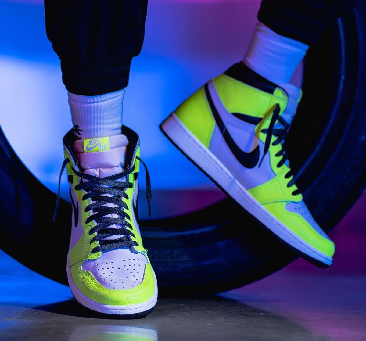 Air Jordan 1 Retro High Og Volt Black Sail On Feet 555088 702 (6) - www.newkick.org Air Jordan 1 Retro High Og Volt Black Sail On Feet 555088 702 (6) - www.newkick.org
