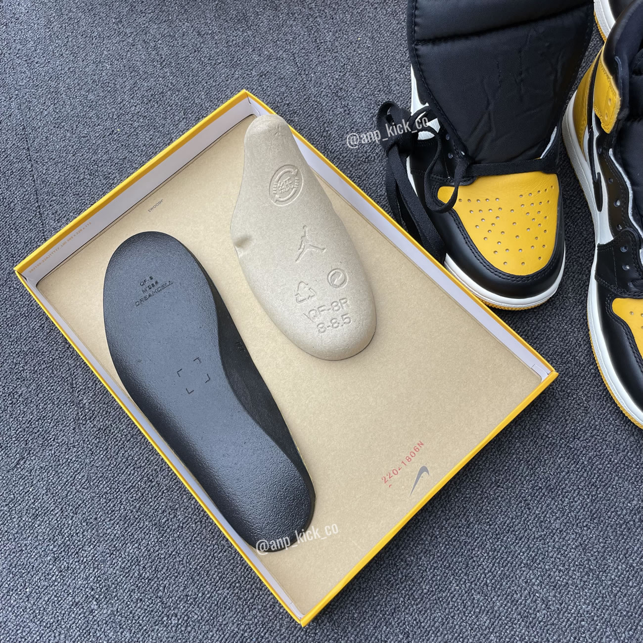 Air Jordan 1 Retro High Og Anpkick Yellow Toe 555088 711 (13) - www.newkick.org Air Jordan 1 Retro High Og Anpkick Yellow Toe 555088 711 (13) - www.newkick.org