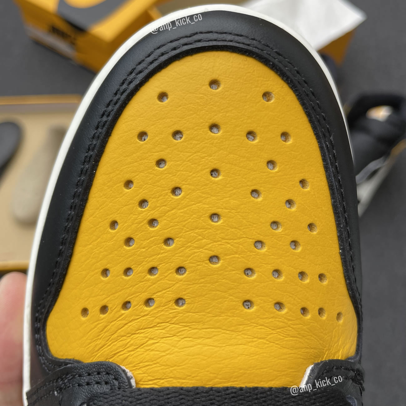 Air Jordan 1 Retro High Og Anpkick Yellow Toe 555088 711 (6) - www.newkick.org Air Jordan 1 Retro High Og Anpkick Yellow Toe 555088 711 (6) - www.newkick.org