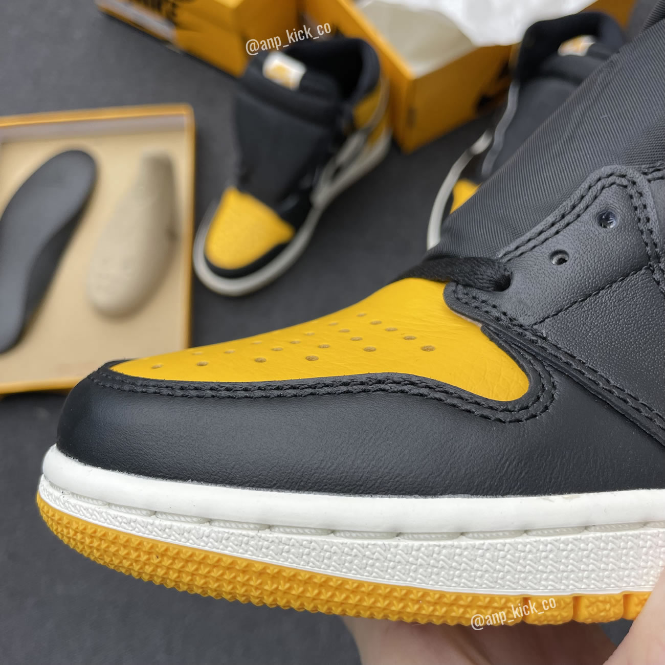 Air Jordan 1 Retro High Og Anpkick Yellow Toe 555088 711 (7) - www.newkick.org Air Jordan 1 Retro High Og Anpkick Yellow Toe 555088 711 (7) - www.newkick.org