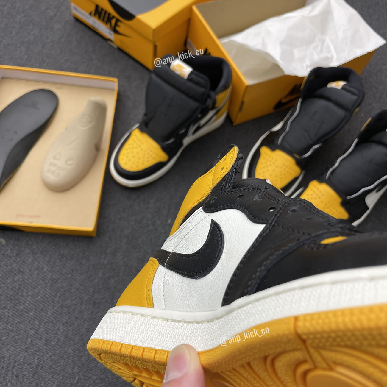 Air Jordan 1 Retro High Og Anpkick Yellow Toe 555088 711 (9) - www.newkick.org Air Jordan 1 Retro High Og Anpkick Yellow Toe 555088 711 (9) - www.newkick.org