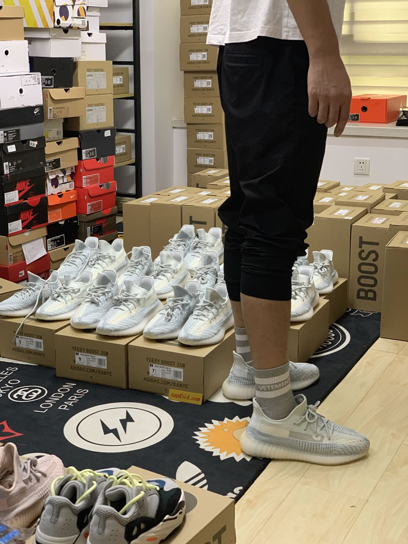 Adidas Yeezy Boost 350 V2 Cloud White Non Reflective Anpkick On Feet Fw3043 (1) - www.newkick.org Adidas Yeezy Boost 350 V2 Cloud White Non Reflective Anpkick On Feet Fw3043 (1) - www.newkick.org