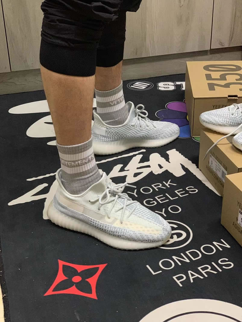 Adidas Yeezy Boost 350 V2 Cloud White Non Reflective Anpkick On Feet Fw3043 (2) - www.newkick.org Adidas Yeezy Boost 350 V2 Cloud White Non Reflective Anpkick On Feet Fw3043 (2) - www.newkick.org