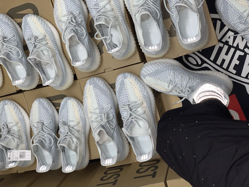 Adidas Yeezy Boost 350 V2 Cloud White Non Reflective Anpkick On Feet Fw3043 (4) - www.newkick.org Adidas Yeezy Boost 350 V2 Cloud White Non Reflective Anpkick On Feet Fw3043 (4) - www.newkick.org
