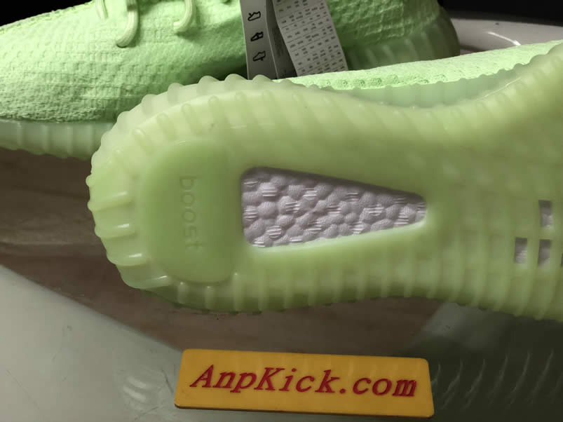 Adidas Yeezy Boost 350 V2 Gitd Glow In The Dark Spring 2019 (9) - www.newkick.org Adidas Yeezy Boost 350 V2 Gitd Glow In The Dark Spring 2019 (9) - www.newkick.org