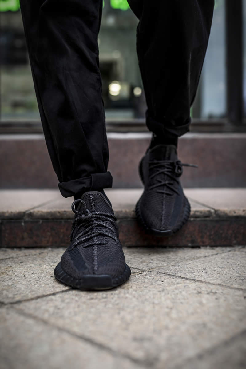 Adidas Yeezy Boost 350 V2 Black None Refective On Feet Fu9013 (5) - www.newkick.org Adidas Yeezy Boost 350 V2 Black None Refective On Feet Fu9013 (5) - www.newkick.org