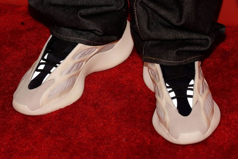 Adidas Yeezy Boost 700 V3 Azael On Feet Release Date Fw4980 (1) - www.newkick.org