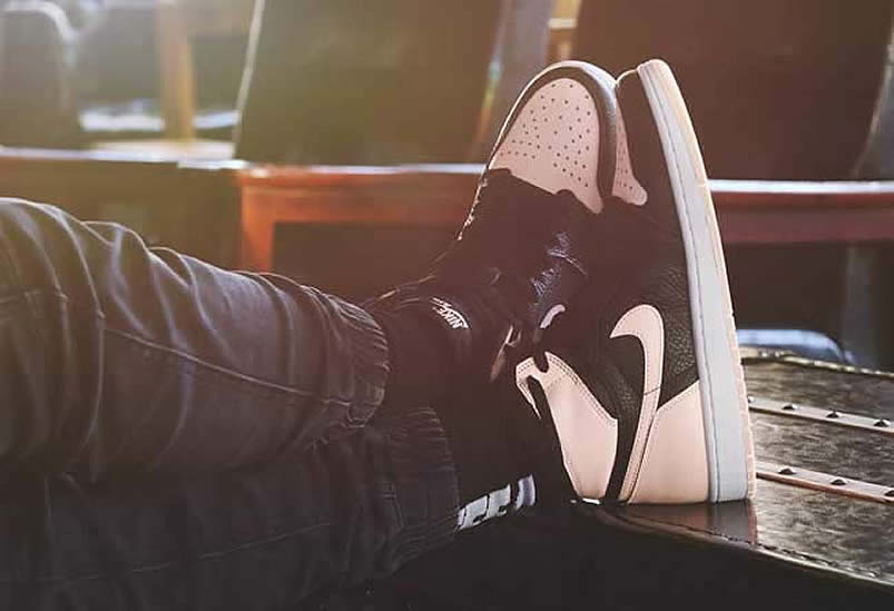 Air Jordan 1 Crimson Tint For Sale On Feet Aj1 Hyper Pink And Black 555088 081 (1) - www.newkick.org Air Jordan 1 Crimson Tint For Sale On Feet Aj1 Hyper Pink And Black 555088 081 (1) - www.newkick.org