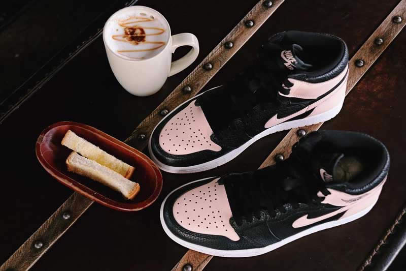 Air Jordan 1 Crimson Tint For Sale On Feet Hyper Pink And Black 555088 081 (1) - www.newkick.org Air Jordan 1 Crimson Tint For Sale On Feet Hyper Pink And Black 555088 081 (1) - www.newkick.org