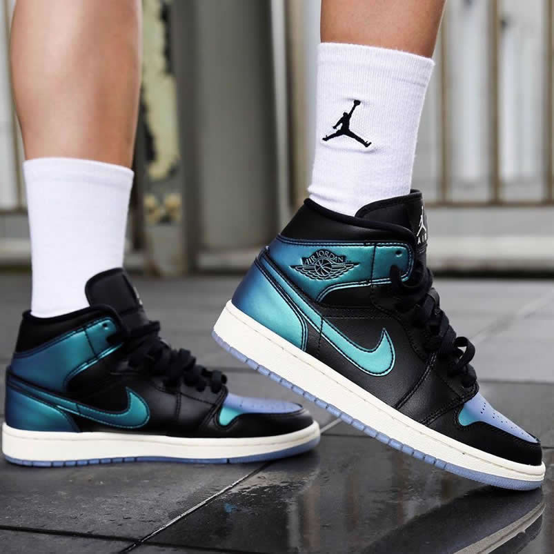 Air Jordan 1 Mid Black Iridescent Mens Gs Aj1 Shoes On Feet Bq6472 009 (1) - www.newkick.org Air Jordan 1 Mid Black Iridescent Mens Gs Aj1 Shoes On Feet Bq6472 009 (1) - www.newkick.org