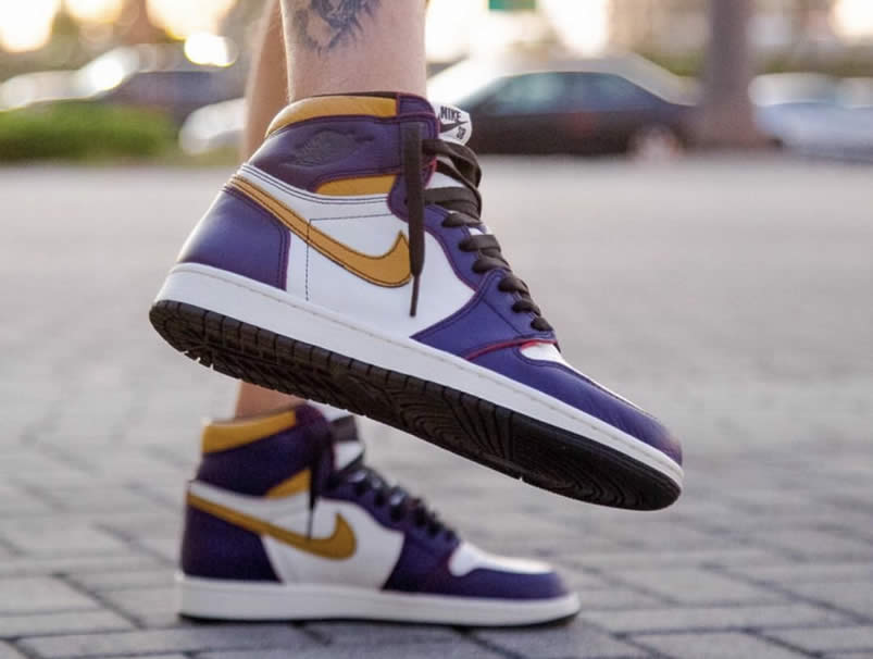 Nike Sb Air Jordan 1 Lakers Chicago Court Purple On Feet Cd6578 507 (1) - www.newkick.org Nike Sb Air Jordan 1 Lakers Chicago Court Purple On Feet Cd6578 507 (1) - www.newkick.org