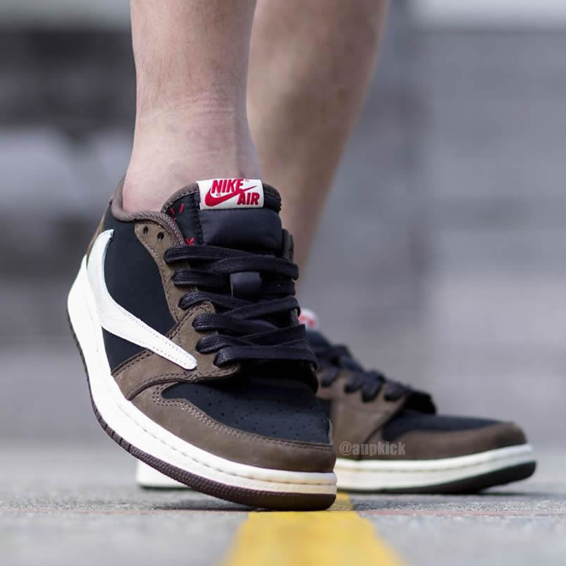 Travis Scott Air Jordan 1 Low Og On Feet Dark Mocha Cq4277 001 (3) - www.newkick.org