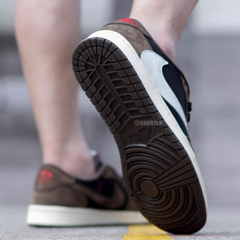 Travis Scott Air Jordan 1 Low Og On Feet Dark Mocha Cq4277 001 (4) - www.newkick.org