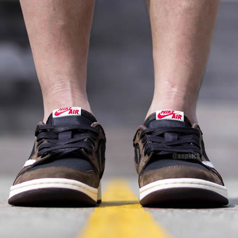 Travis Scott Air Jordan 1 Low Og On Feet Dark Mocha Cq4277 001 (5) - www.newkick.org