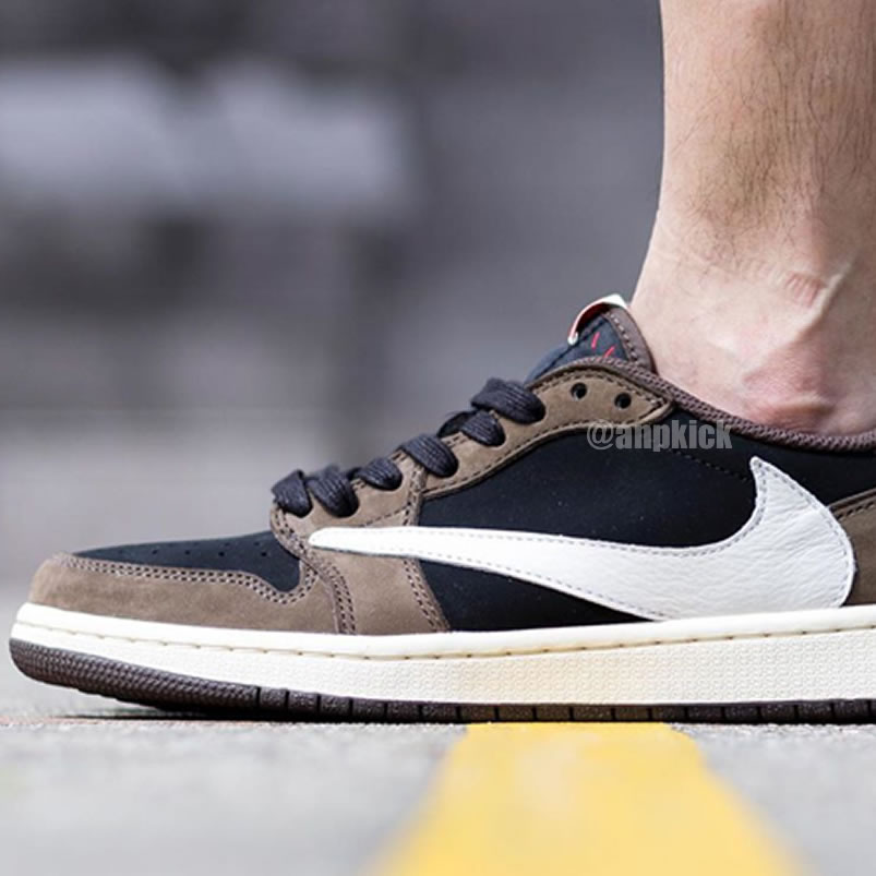 Travis Scott Air Jordan 1 Low Og On Feet Dark Mocha Cq4277 001 (7) - www.newkick.org