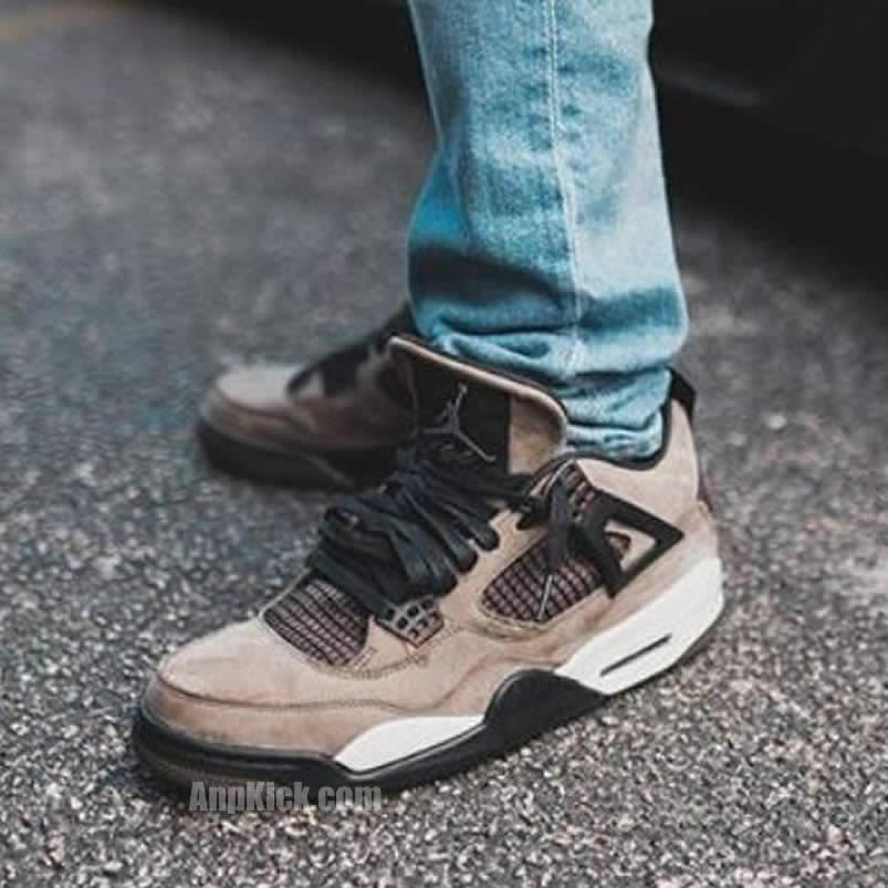 Travis Scott Olive Air Jordan 4 On Feet (1) - www.newkick.org Travis Scott Olive Air Jordan 4 On Feet (1) - www.newkick.org