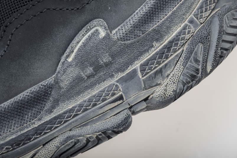 Balenciaga Triple S Sneakers Black Shoes 512176w09o1 1000 (16) - www.newkick.vip