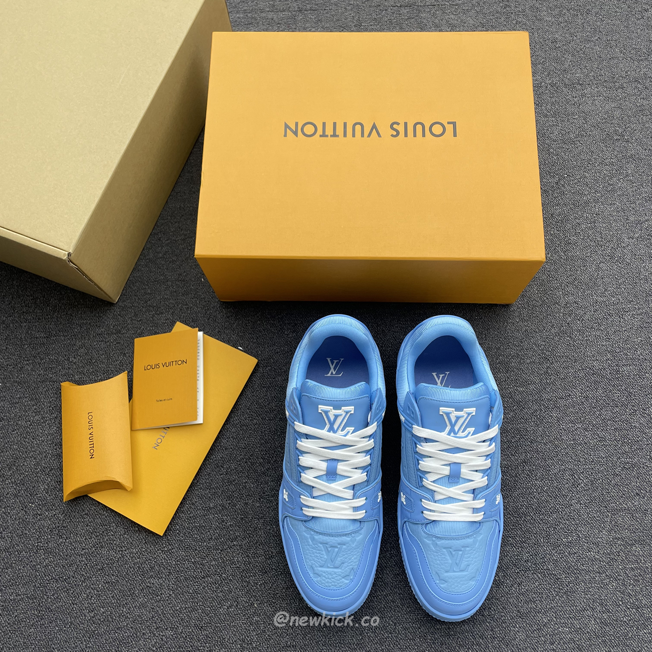 Louis Vuitton Trainer Blue Embossed Monogram (10) - www.newkick.org