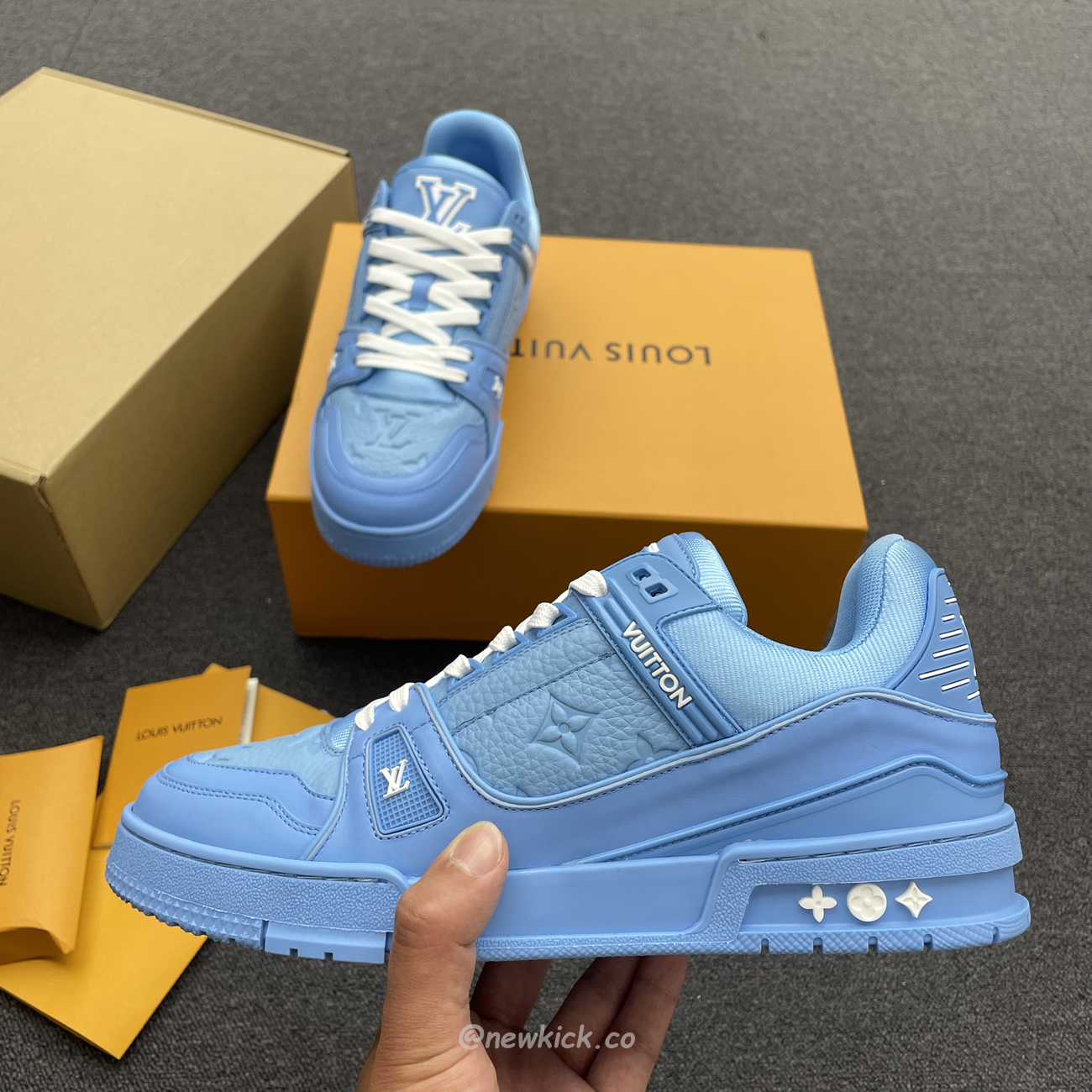 Louis Vuitton Trainer Blue Embossed Monogram (2) - www.newkick.org