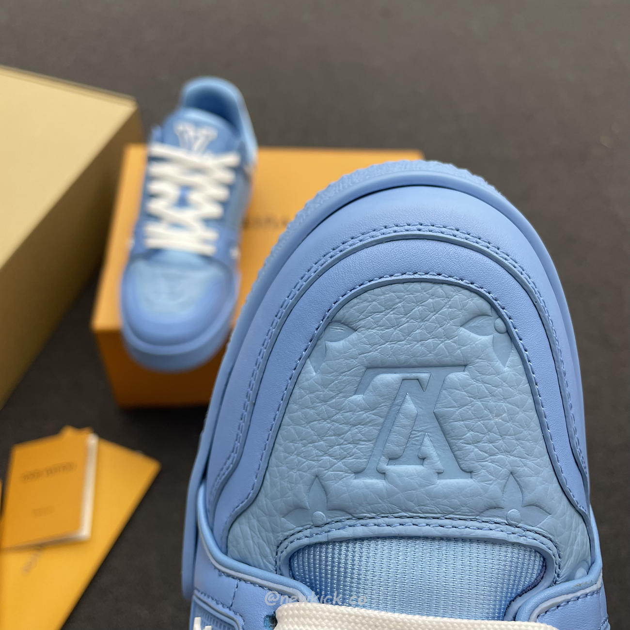 Louis Vuitton Trainer Blue Embossed Monogram (6) - www.newkick.org