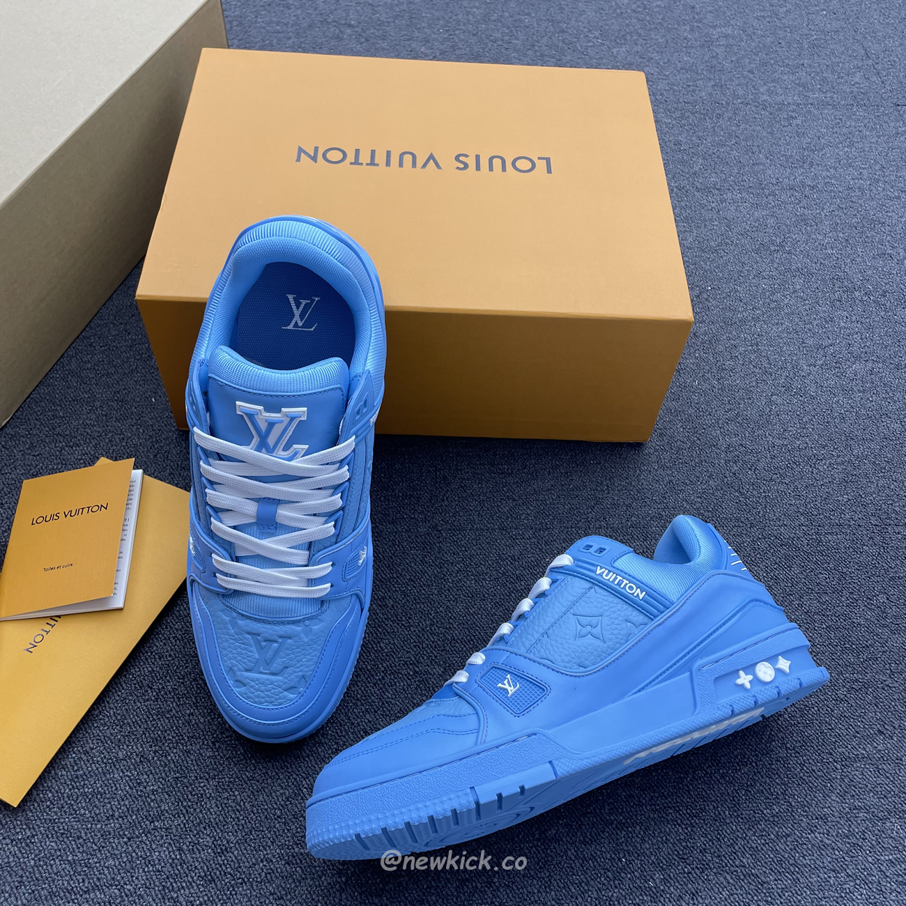 Louis Vuitton Trainer Blue Embossed Monogram (8) - www.newkick.org
