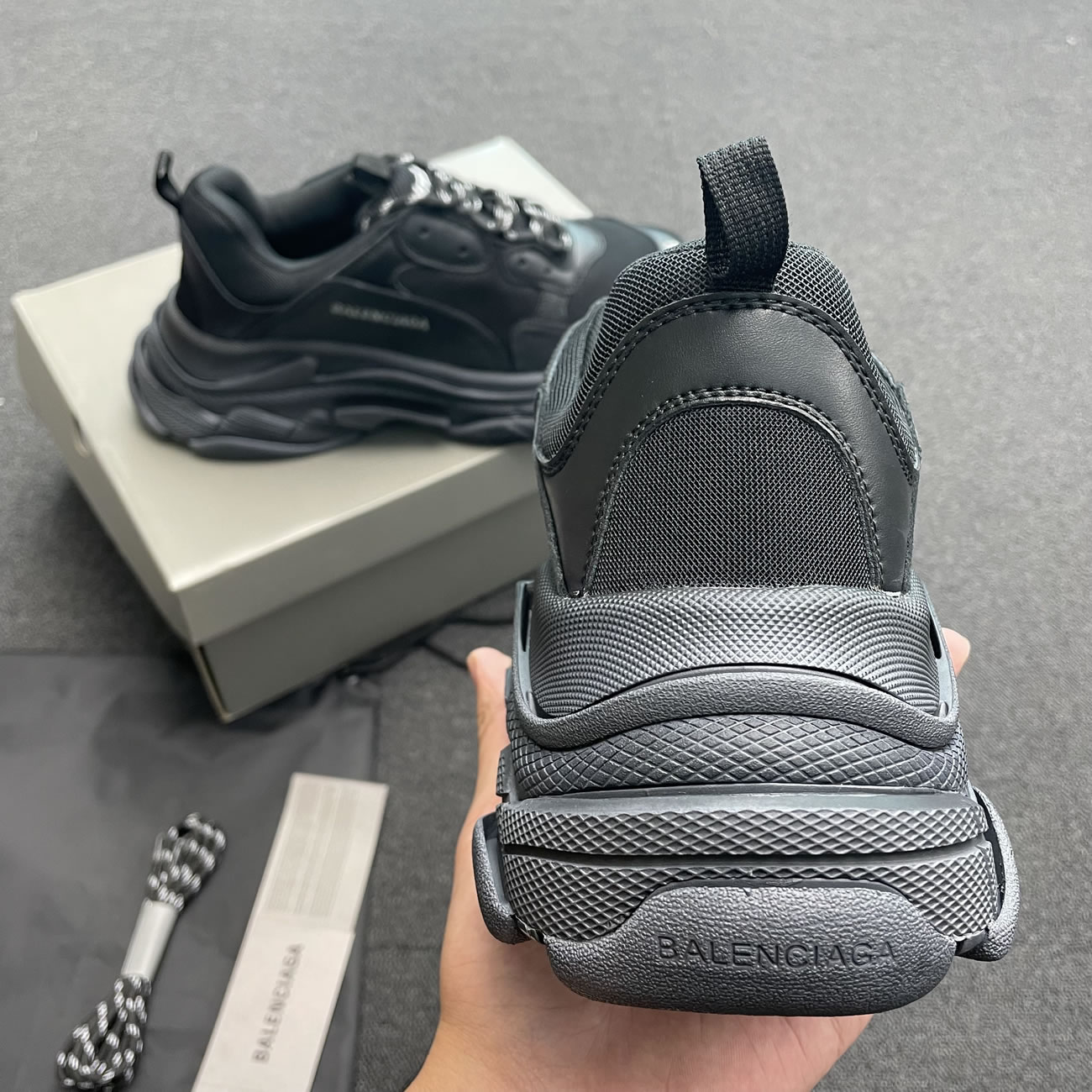 Balenciaga Triple S Triple Black 2018 Reissue Pre Distressed 512176 W09o1 1000 (1) - www.newkick.org