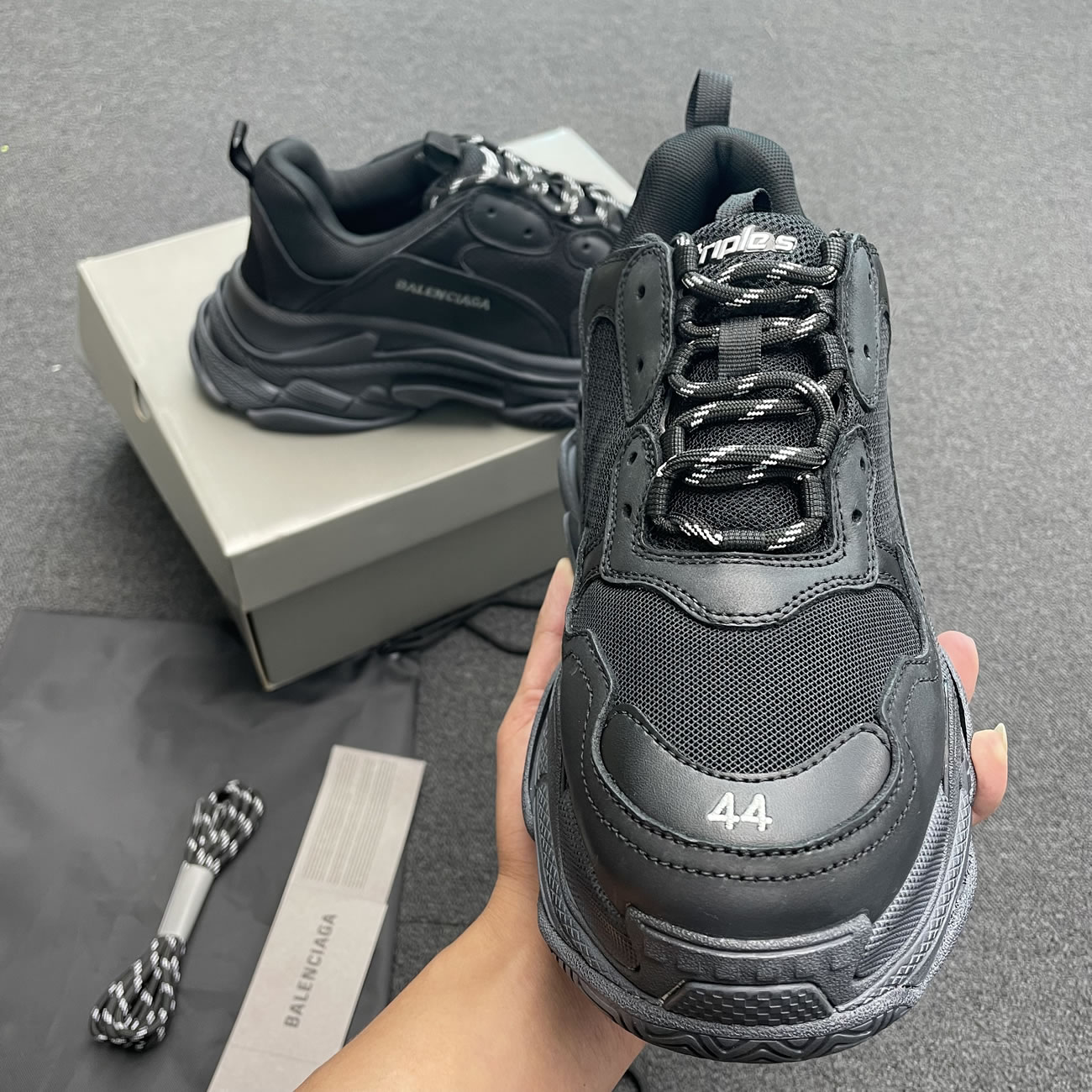 Balenciaga Triple S Triple Black 2018 Reissue Pre Distressed 512176 W09o1 1000 (3) - www.newkick.org