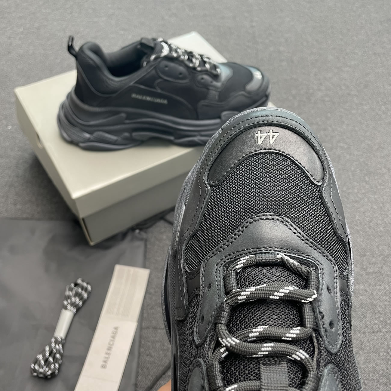 Balenciaga Triple S Triple Black 2018 Reissue Pre Distressed 512176 W09o1 1000 (5) - www.newkick.org