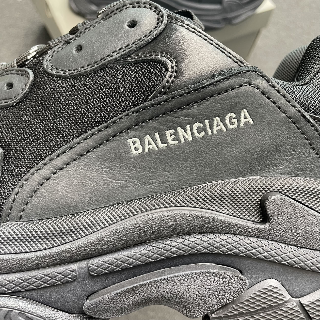 Balenciaga Triple S Triple Black 2018 Reissue Pre Distressed 512176 W09o1 1000 (7) - www.newkick.org