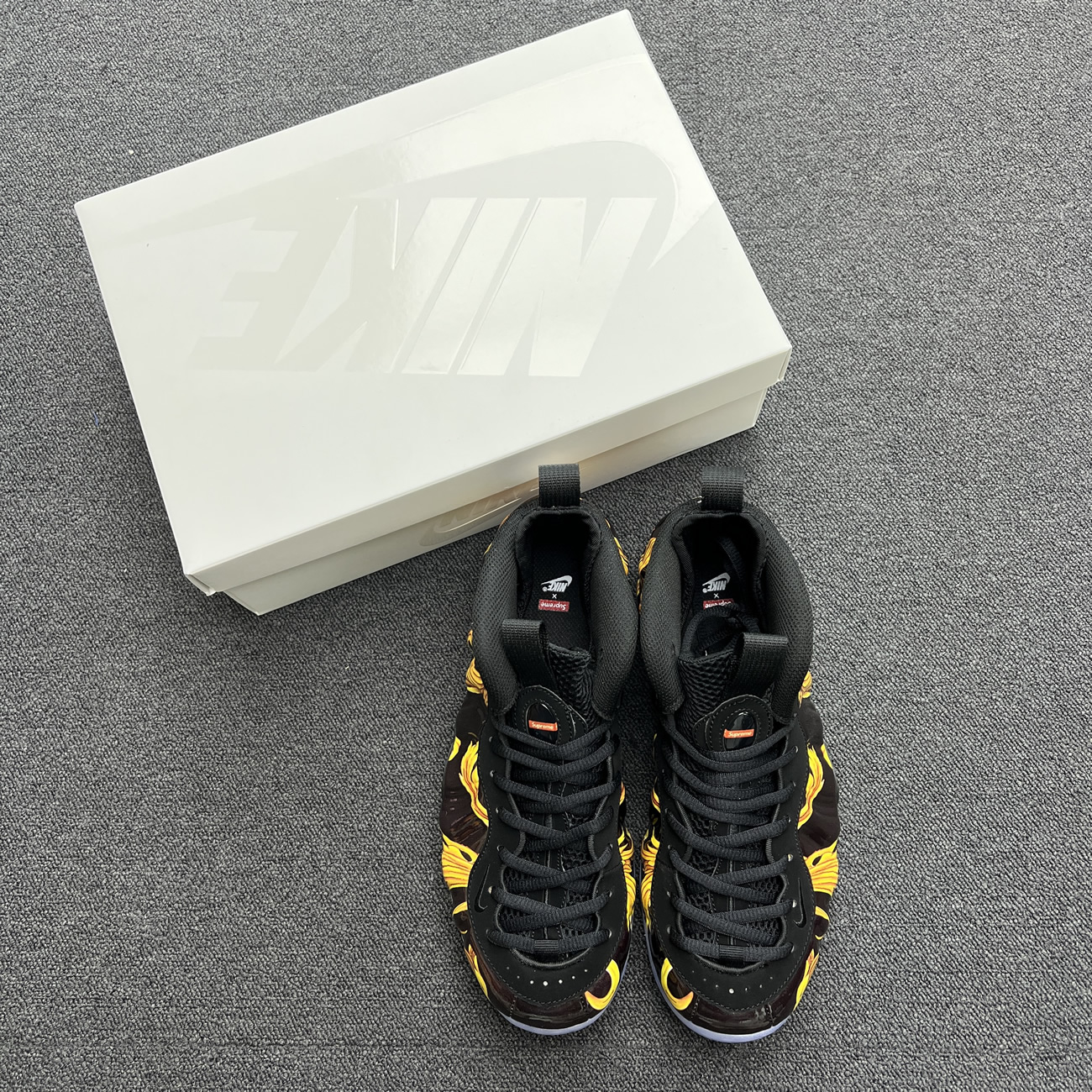 Nike Air Foamposite One Supreme Black Red 652792 001 600 (10) - www.newkick.org Nike Air Foamposite One Supreme Black Red 652792 001 600 (10) - www.newkick.org