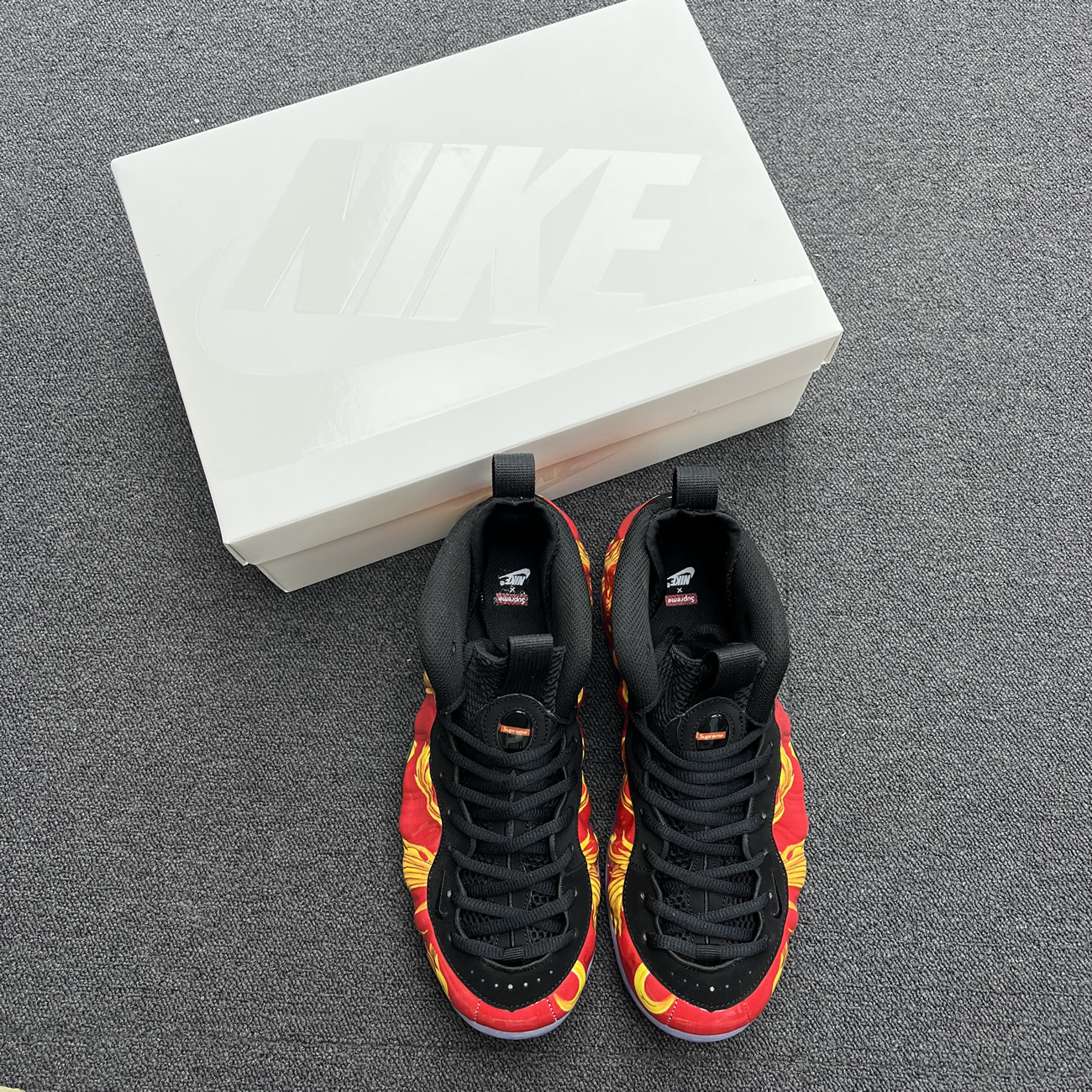 Nike Air Foamposite One Supreme Black Red 652792 001 600 (12) - www.newkick.org Nike Air Foamposite One Supreme Black Red 652792 001 600 (12) - www.newkick.org