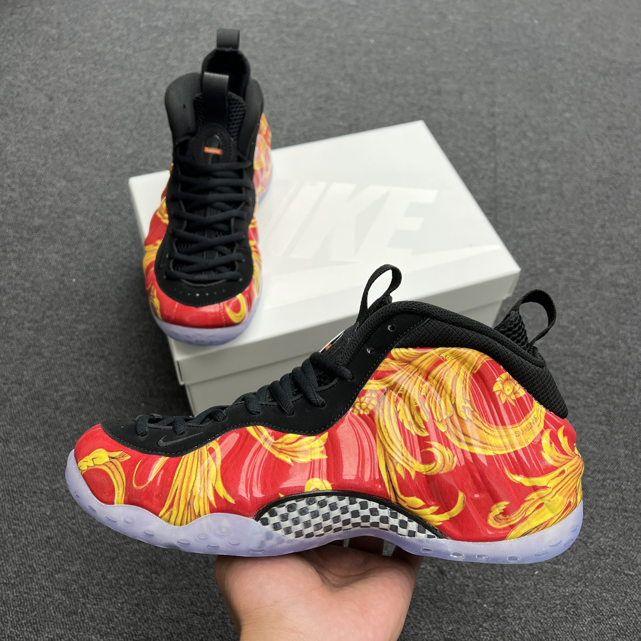Nike Air Foamposite One Supreme Black Red 652792 001 600 (13) - www.newkick.org Nike Air Foamposite One Supreme Black Red 652792 001 600 (13) - www.newkick.org