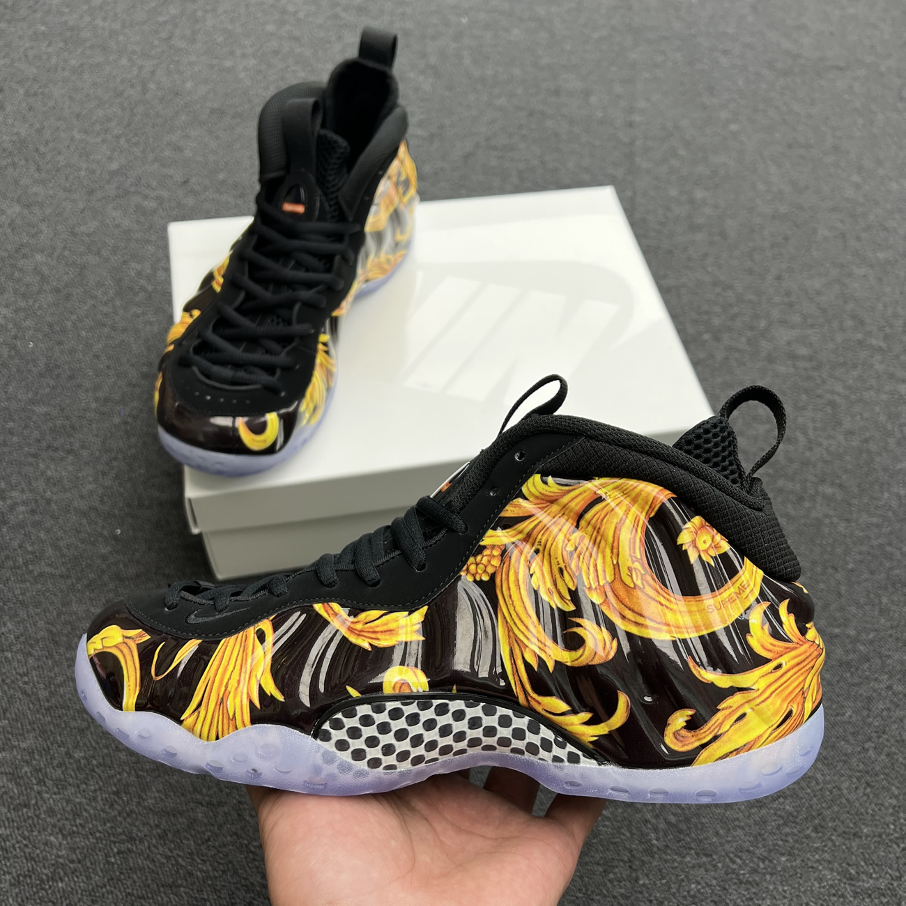 Nike Air Foamposite One Supreme Black Red 652792 001 600 (5) - www.newkick.org Nike Air Foamposite One Supreme Black Red 652792 001 600 (5) - www.newkick.org