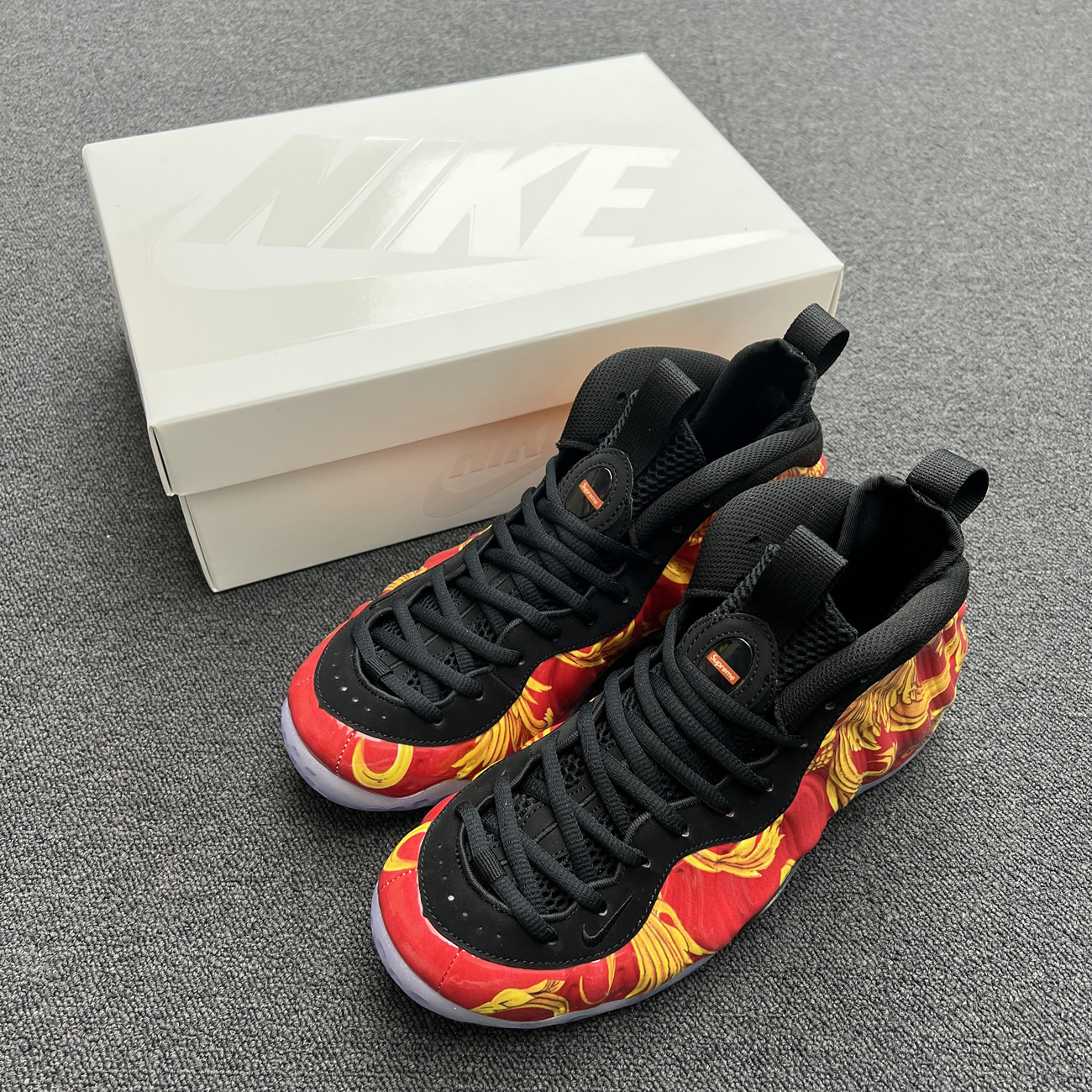 Nike Air Foamposite One Supreme Black Red 652792 001 600 (9) - www.newkick.org Nike Air Foamposite One Supreme Black Red 652792 001 600 (9) - www.newkick.org