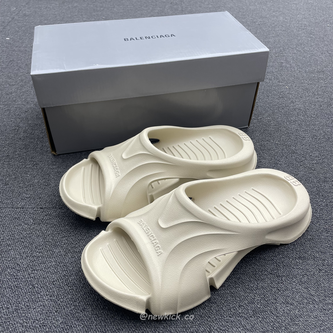 Balenciaga Mold Slide Sandal Black Beige 653874w3ce21000 (10) - www.newkick.vip Balenciaga Mold Slide Sandal Black Beige 653874w3ce21000 (10) - www.newkick.vip