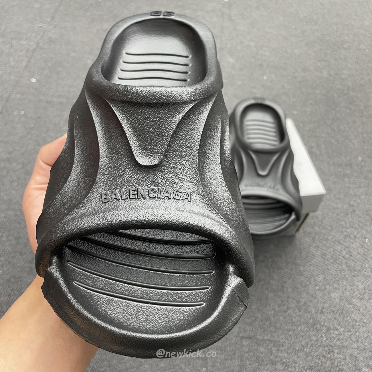 Balenciaga Mold Slide Sandal Black Beige 653874w3ce21000 (12) - www.newkick.vip Balenciaga Mold Slide Sandal Black Beige 653874w3ce21000 (12) - www.newkick.vip