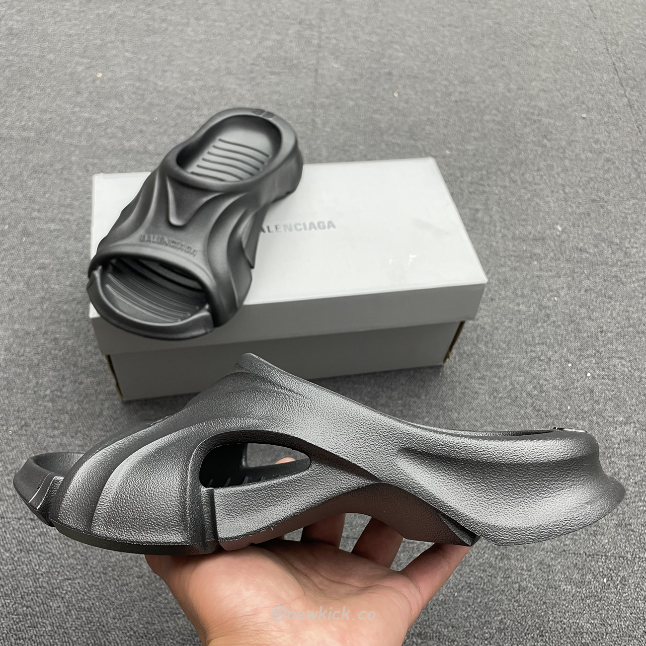 Balenciaga Mold Slide Sandal Black Beige 653874w3ce21000 (17) - www.newkick.vip Balenciaga Mold Slide Sandal Black Beige 653874w3ce21000 (17) - www.newkick.vip